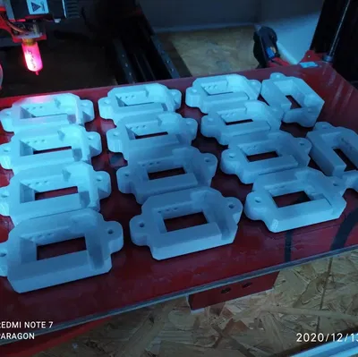 Giá đỡ cho đồng hồ đo điện áp gắn tường