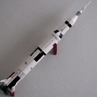 Giá đỡ treo tường cho mô hình LEGO NASA Apollo Saturn V