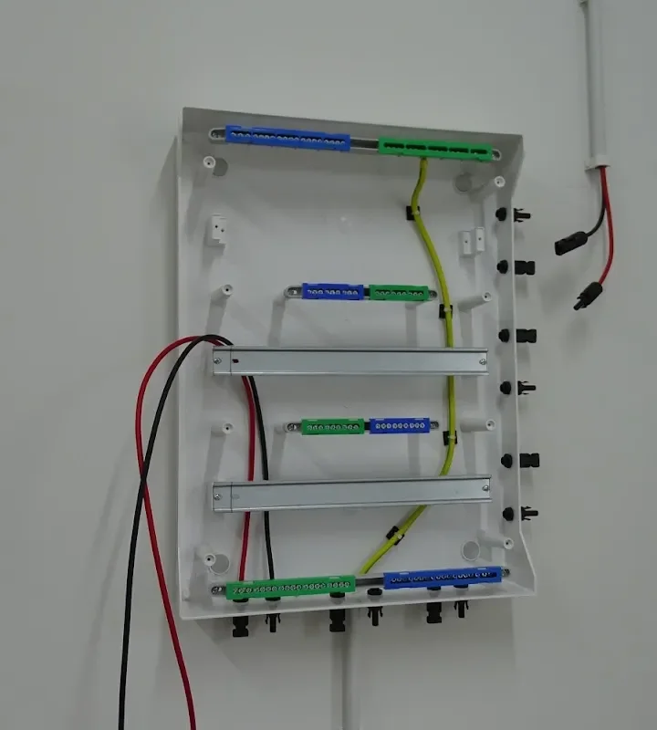 Giá đỡ đồng hồ đo DC cho thanh DIN kèm mặt che
