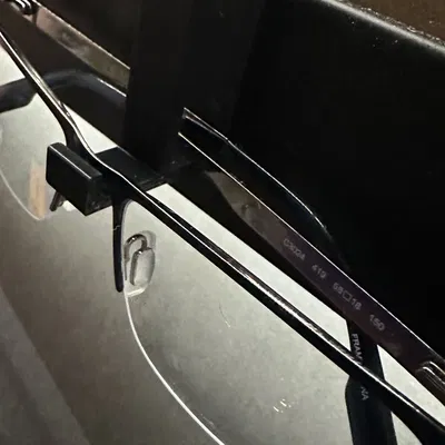 Giá đỡ kính dễ dàng với nam châm