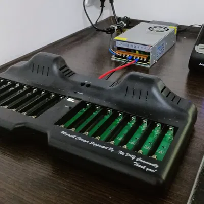 Bộ đệm ổn định cho pin 18650 trong bộ sạc Mega Cell