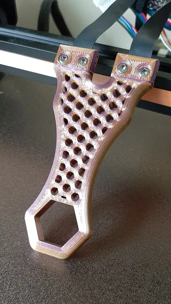 Khung ná cao su "Stinger" với thiết kế hình lục giác - Image 2