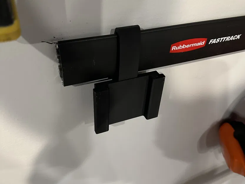 Giá đỡ pin Ego cho hệ thống Rubbermaid Fasttrack - Image 1