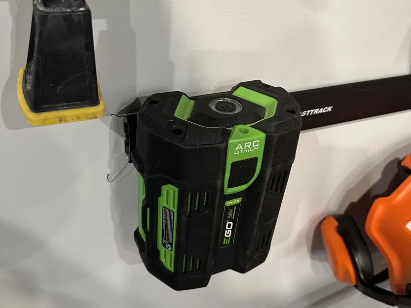 Giá đỡ pin Ego cho hệ thống Rubbermaid Fasttrack - Image 2