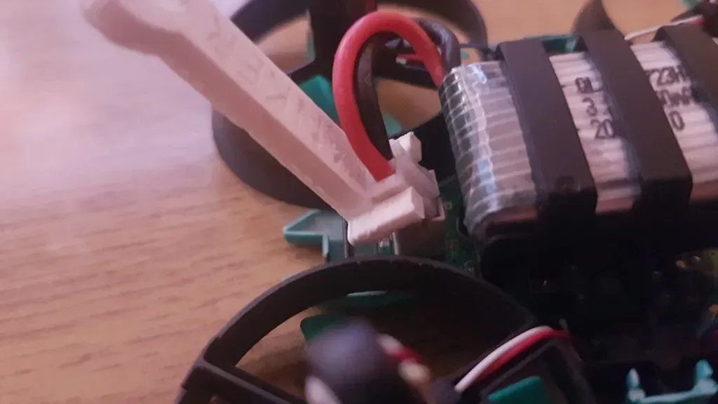 Móc khóa kéo cáp cho pin drone - Image 2