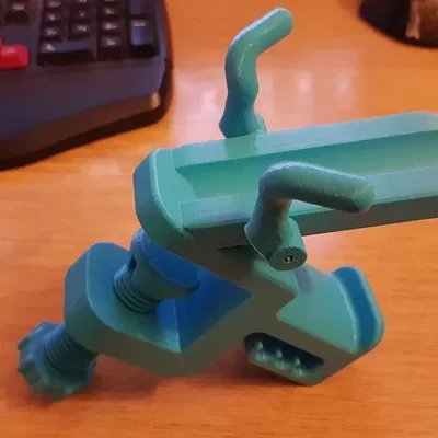 Giá đỡ tai nghe và tay cầm gắn bàn điều khiển