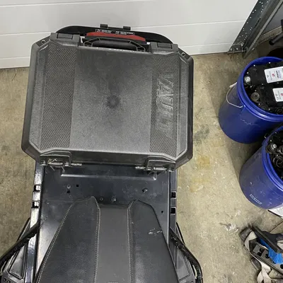 Ray gắn case Pelican V300 cho Arctic Cat XF1100