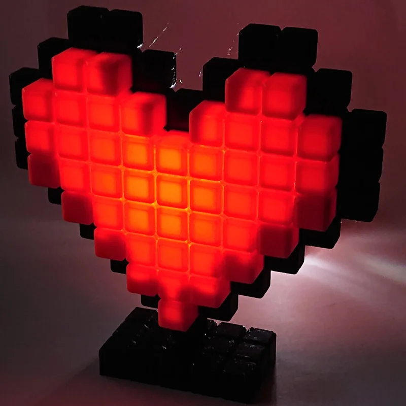 Trái tim pixel 8-bit đứng biểu trưng cho tình yêu retro