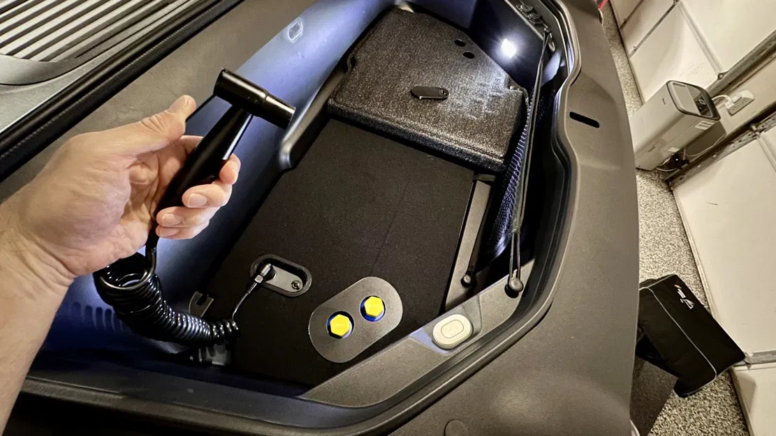 Nắp đậy bình nước frunk Rivian dành cho phụ kiện aftermarket - Image 2