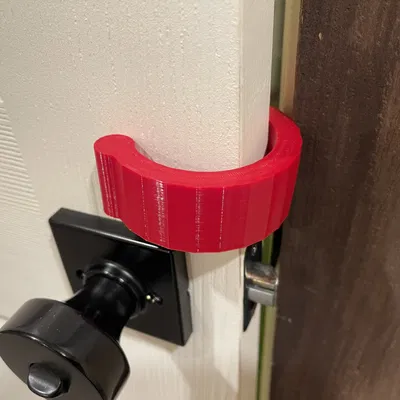 Kẹp giữ cửa để mở hé an toàn