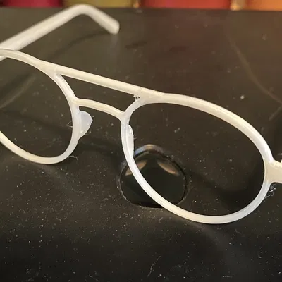 Kính mắt với mũi rộng hơn