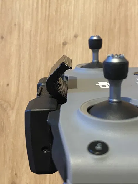 Giá đỡ điện thoại DJI RC-N1 cho thiết bị lớn hơn - Image 1