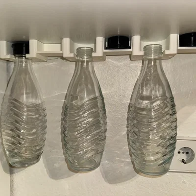 Giá đỡ chai soda stream với nắp linh hoạt