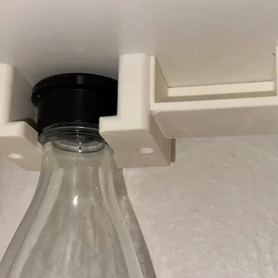 Giá đỡ chai soda stream với nắp linh hoạt