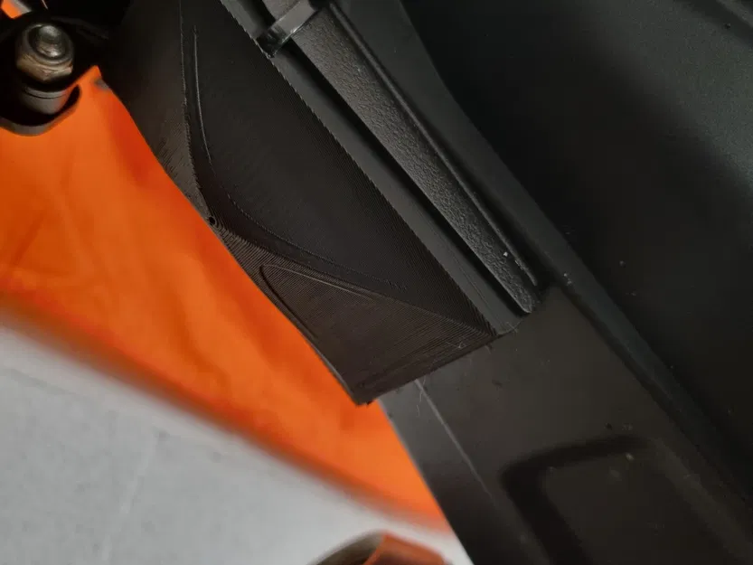 Nắp che dây cáp cho KTM Duke 890 R của Lightech - Image 3