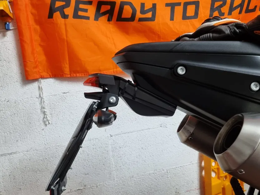 Nắp che dây cáp cho KTM Duke 890 R của Lightech - Image 4