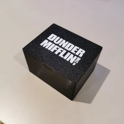 Giá đỡ danh thiếp Dunder Mifflin có nắp đậy