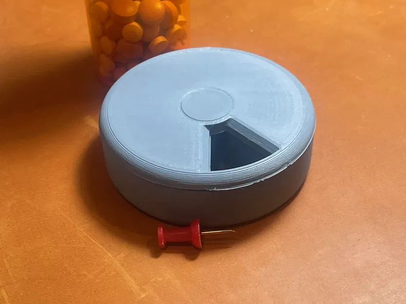 Hộp tổ chức thuốc hàng tuần thiết kế nhỏ gọn - Image 1