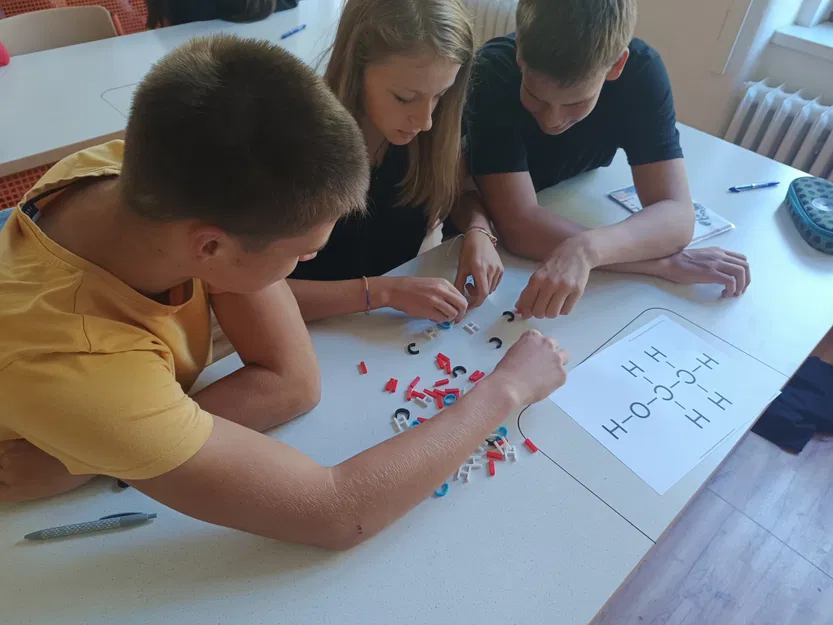 Cấu trúc phân tử hợp chất hữu cơ với liên kết hóa học - Image 5