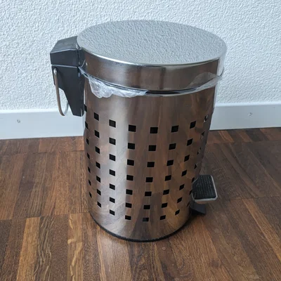 Cơ sở thay thế cho thùng rác nhỏ điều khiển bằng chân