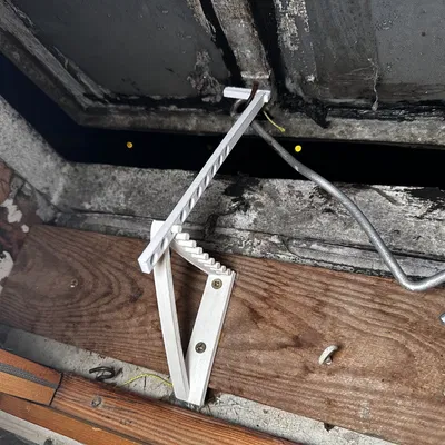 Giá đỡ cửa sổ mái cho ánh sáng tự nhiên