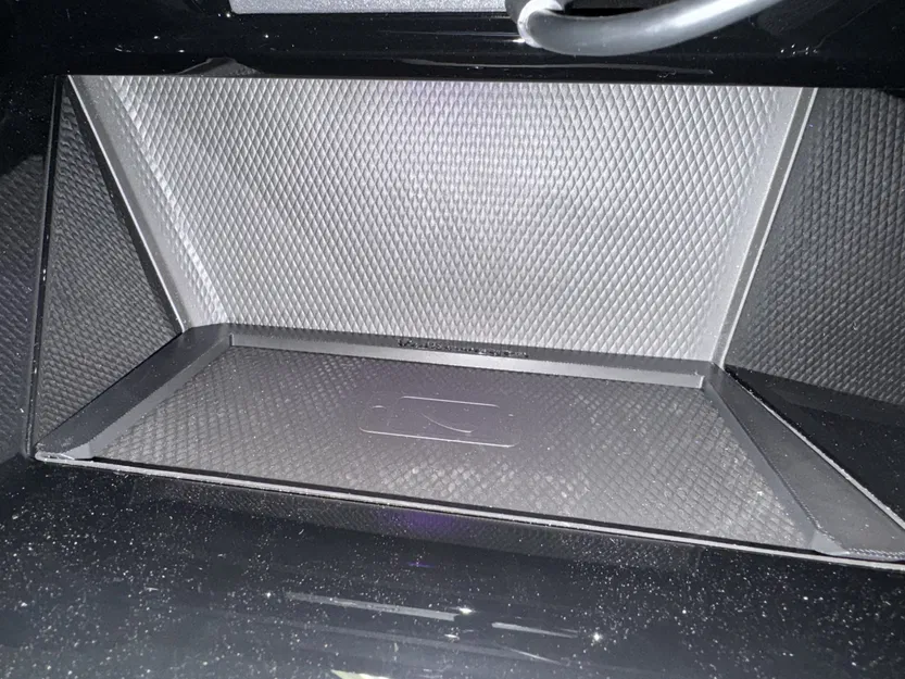 Giảm kích thước sạc không dây cho iPhone 15 Pro trên Golf MK8 - Image 1