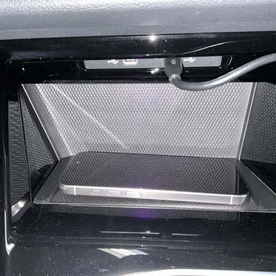 Giảm kích thước sạc không dây cho iPhone 15 Pro trên Golf MK8