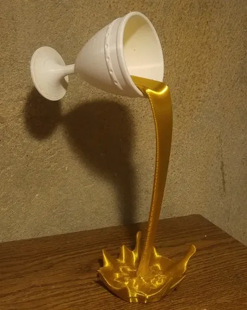 Cốc goblet bay lơ lửng trong không gian nghệ thuật - Image 2