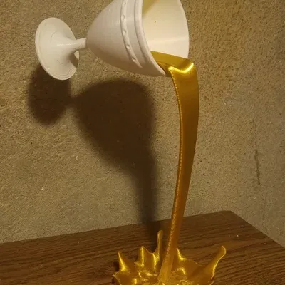 Cốc goblet bay lơ lửng trong không gian nghệ thuật