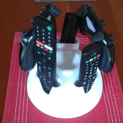 Giá đỡ điều khiển từ xa xoay cho 5 điều khiển