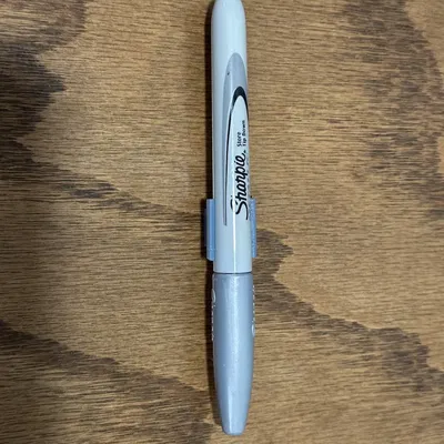 Kẹp gắn nhẹ cho bút đánh dấu Sharpie Classic