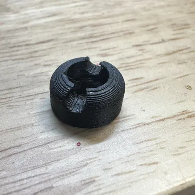 Giá đỡ cáp iPhone gắn tường đơn giản