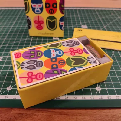 Tổ chức lót cho trò chơi Maskmen của Oink Games