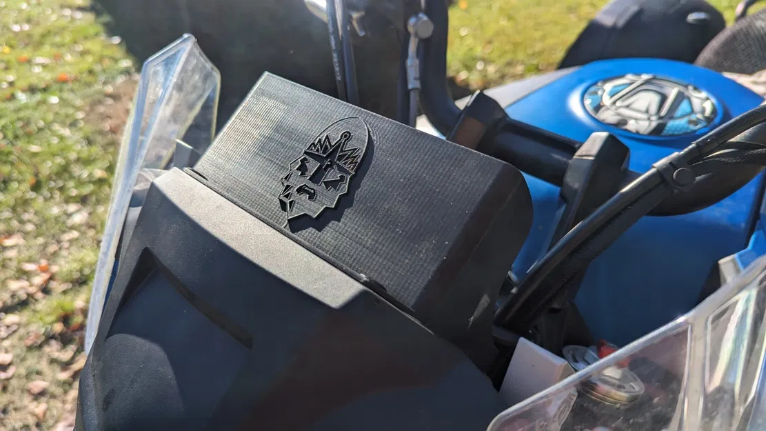 Tấm che nắng cho CFmoto 650MT với logo Hockey Kladno - Image 3