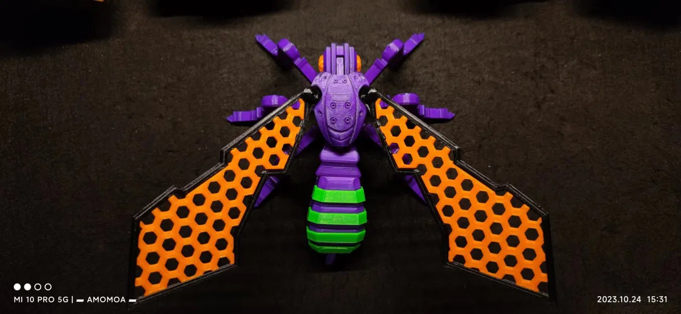 Nhân vật ong bumblebee có thể lắp ráp và tạo dáng - Image 2