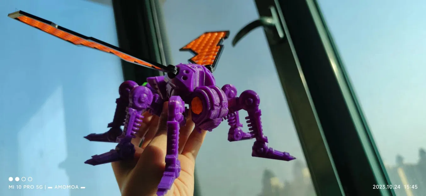 Nhân vật ong bumblebee có thể lắp ráp và tạo dáng - Image 4