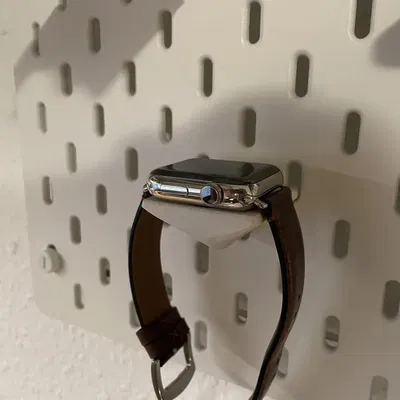 Giá đỡ sạc Apple Watch trên bảng SKADIS của Ikea