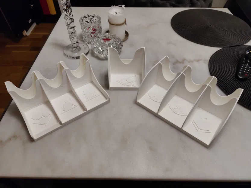 Giá đỡ thẻ bài trong trò chơi The Witcher: Old World - Image 1