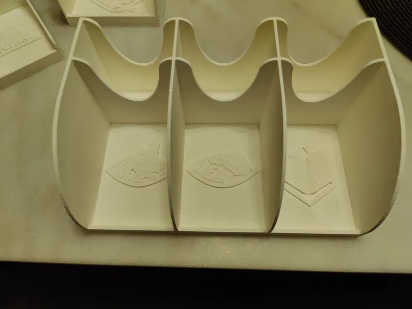 Giá đỡ thẻ bài trong trò chơi The Witcher: Old World - Image 2