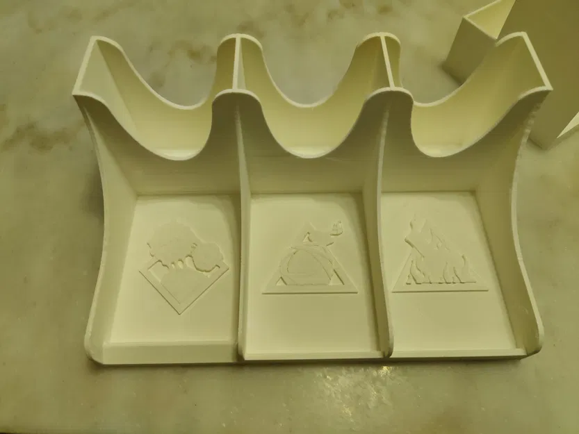 Giá đỡ thẻ bài trong trò chơi The Witcher: Old World - Image 3