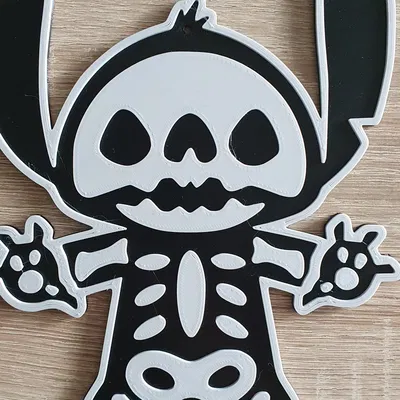 Mặt dây chuyền Halloween Stitch với thiết kế độc đáo