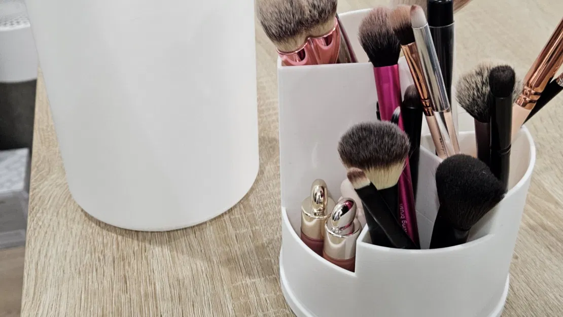 Giá đỡ cọ trang điểm có nắp và đế xoay - Image 1