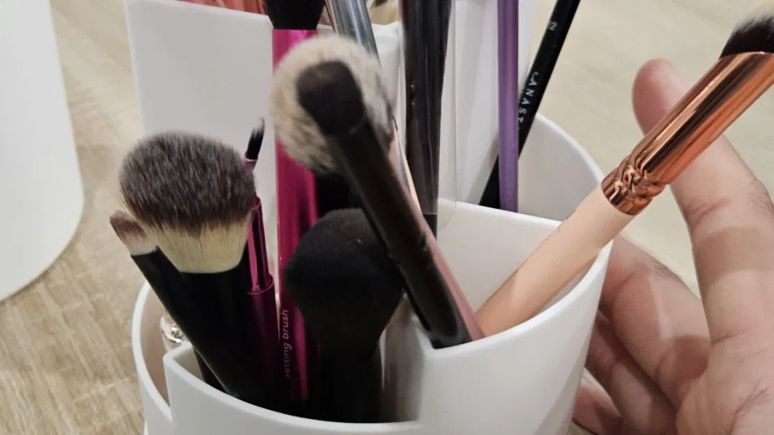 Giá đỡ cọ trang điểm có nắp và đế xoay - Image 6