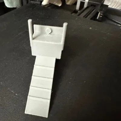 Giá đỡ cửa lấy cảm hứng từ nhân vật Judge Doom