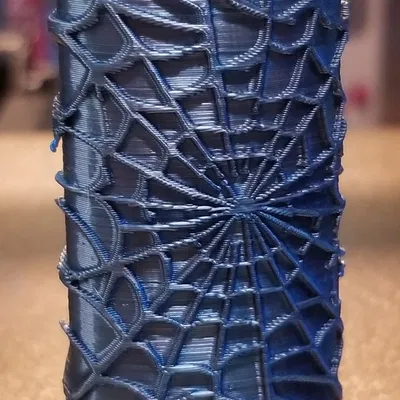 Vỏ bật lửa Bic trang trí mạng nhện