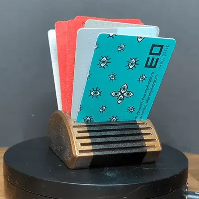 Giá đỡ thẻ card với thiết kế nghiêng tiện lợi