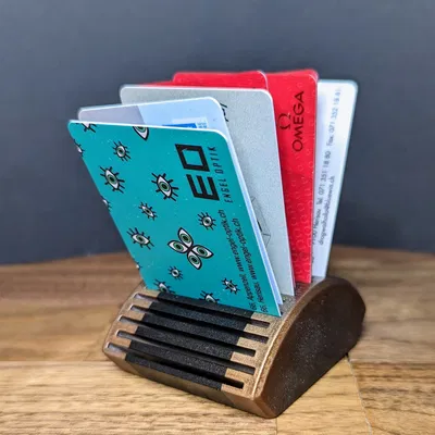 Giá đỡ thẻ card với thiết kế nghiêng tiện lợi