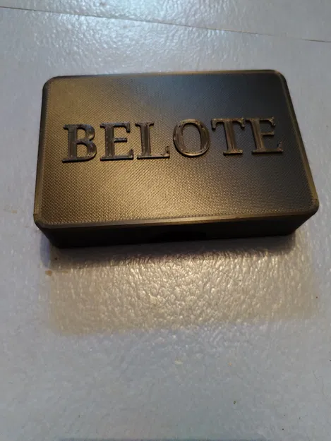 Hộp trò chơi bài Belote với thiết kế độc đáo - Image 2