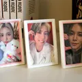 Giá đỡ thẻ ảnh Kpop & Pokemon với khung màu sắc - Thumbnail 1