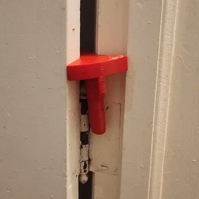 Công cụ chặn cửa bằng chốt bản lề